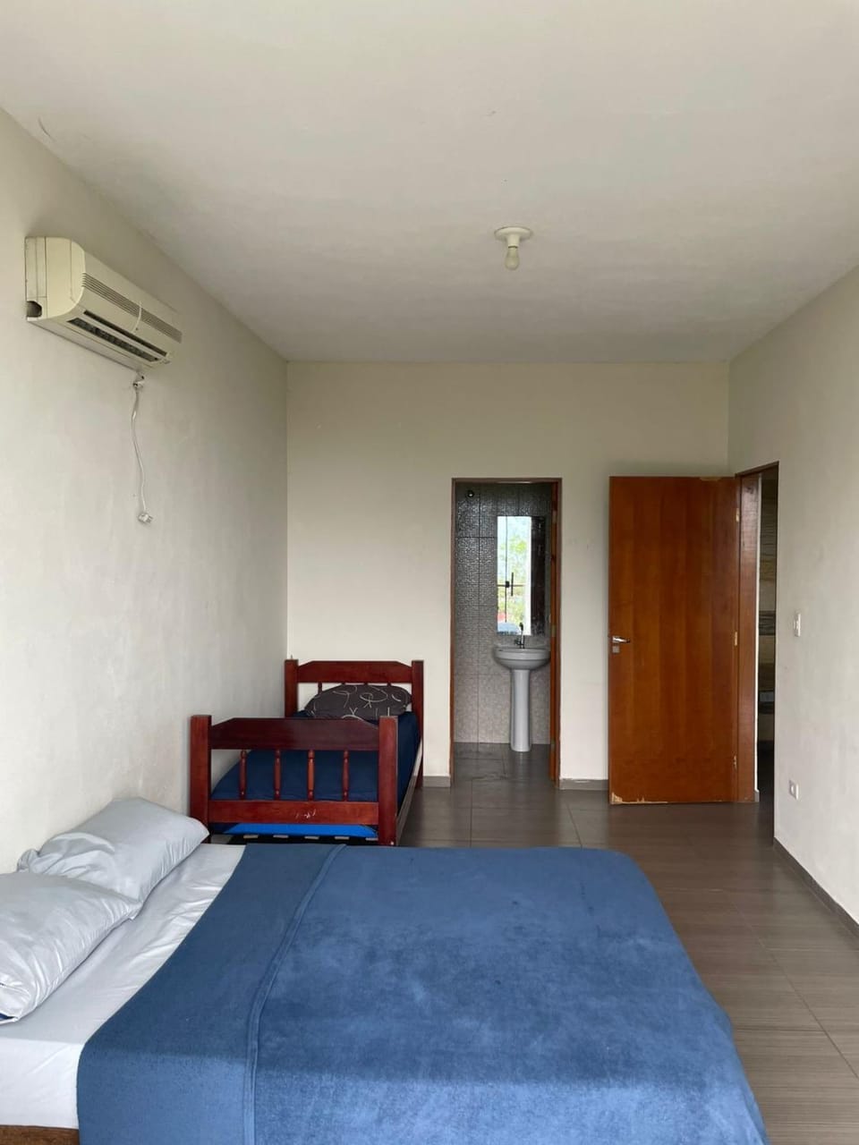 Bedroom, air conditioner