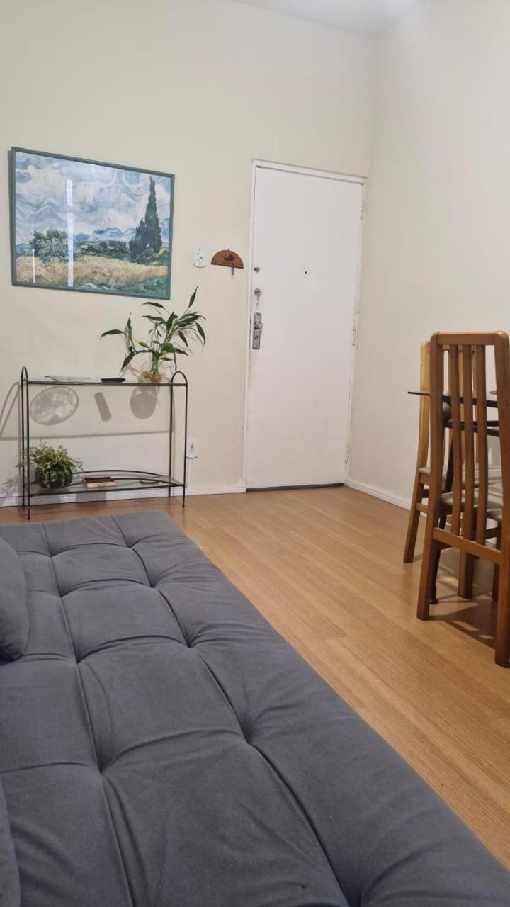 Apto Silencioso 2 quadras da praia Copacabana, próximo ao Metrô Apartment in Rio de Janeiro