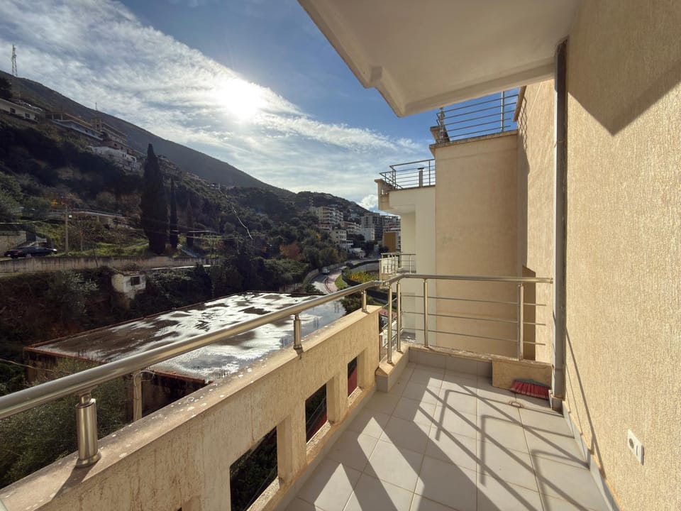 Balcony/Terrace, Mountain view