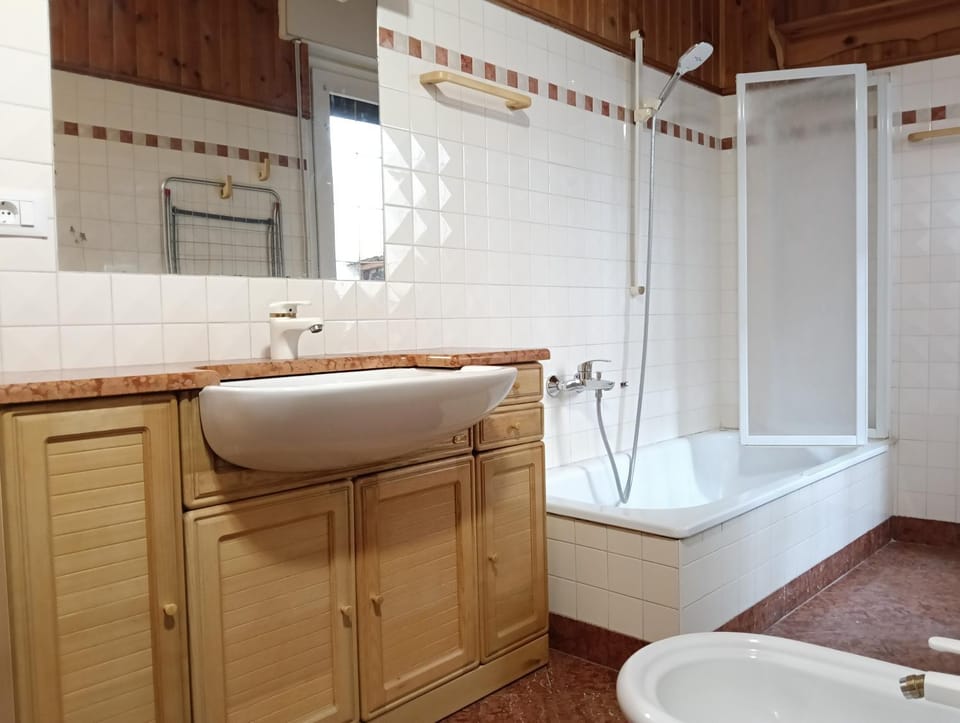 Shower, Toilet, Bathroom, Bath