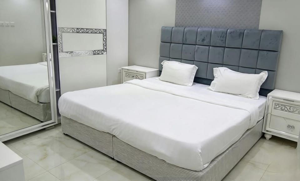 Living room, Photo of the whole room, Bedroom, room service