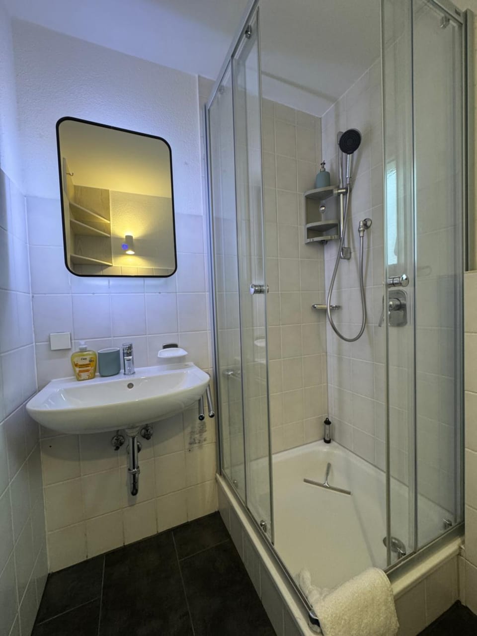 Shower, Bathroom, towels