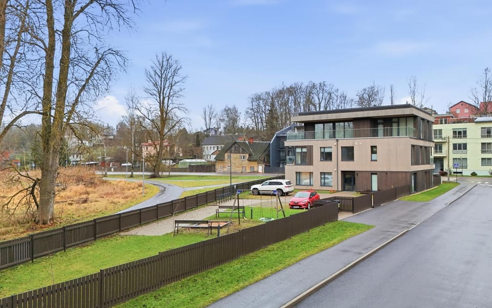 Property building, Garden, Garden view, Street view, Location, Parking