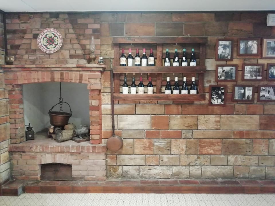 Dining area, Drinks, Alcoholic drinks