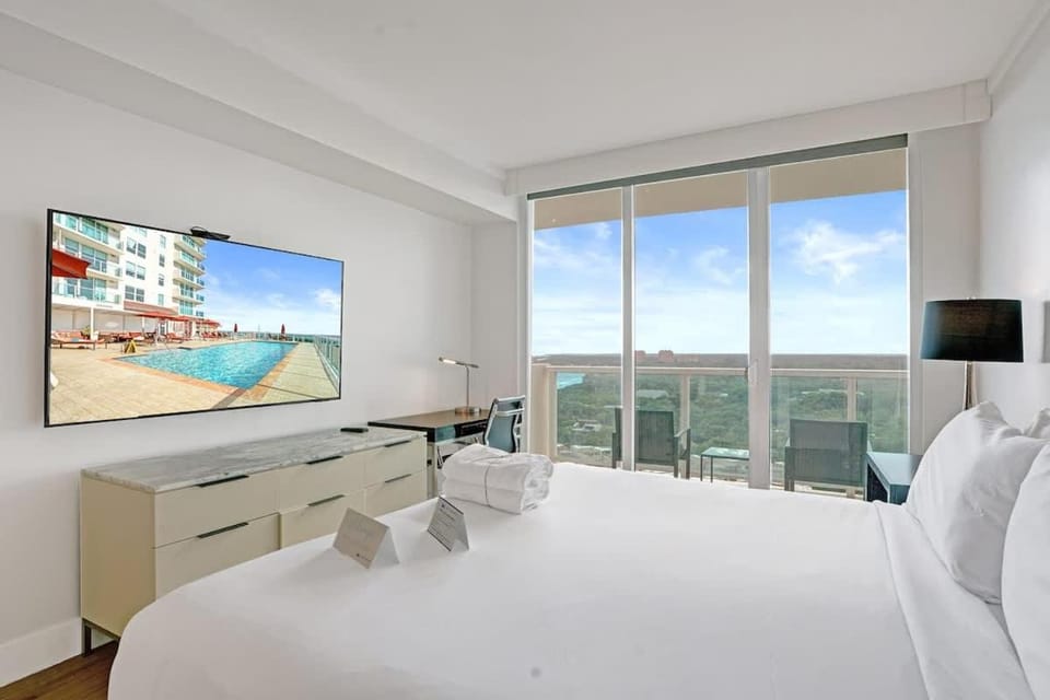 Coconut Grove Suite 20th Floor Suite with Views Apartment in Coconut Grove
