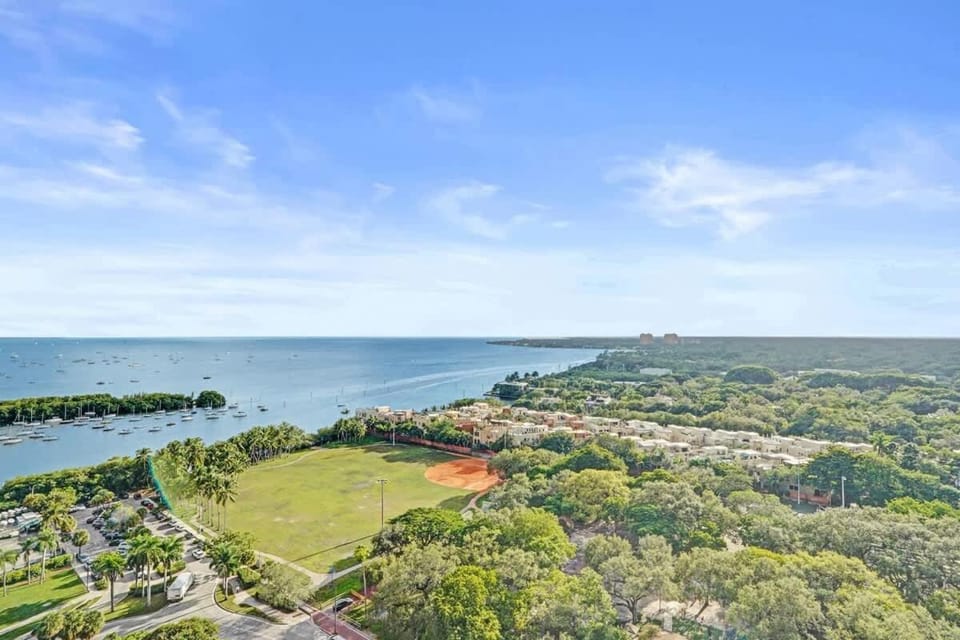 Coconut Grove Suite 20th Floor Suite with Views Apartment in Coconut Grove