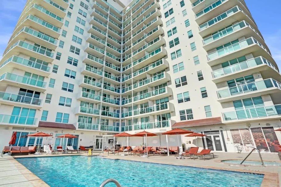 The Arya Escape 20th Floor Suite with Kitchen Apartment in Coconut Grove