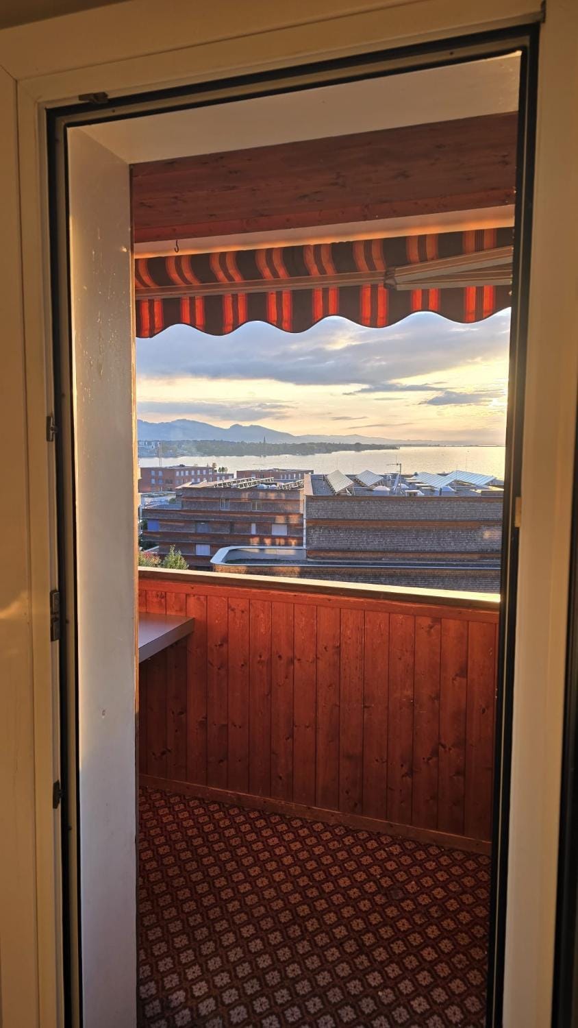 Balcony/Terrace, Lake view, Mountain view