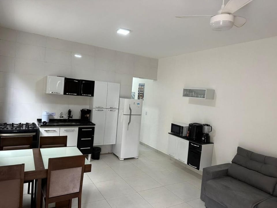 Kitchen or kitchenette, Dining area, oven, stove