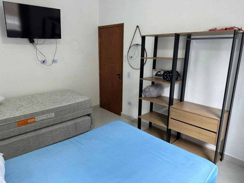 Bed, TV and multimedia, Photo of the whole room