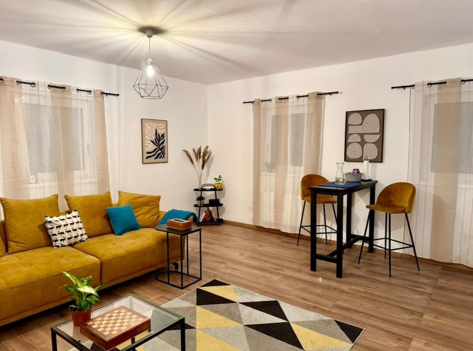 Stylish apartment close to Wiener Neustadt Apartment in Hungary