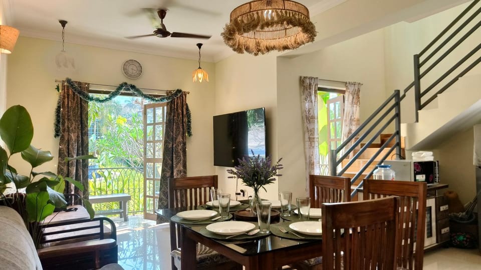 Living room, Dining area