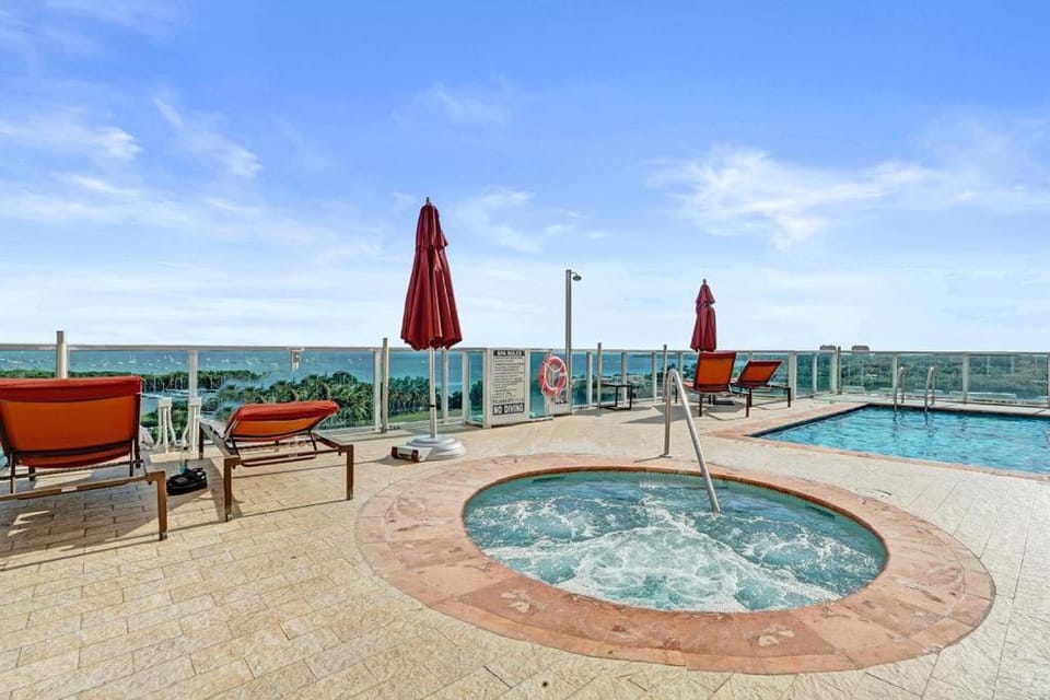 Bright and Spacious Studio Miami Retreat Apartment in Coconut Grove