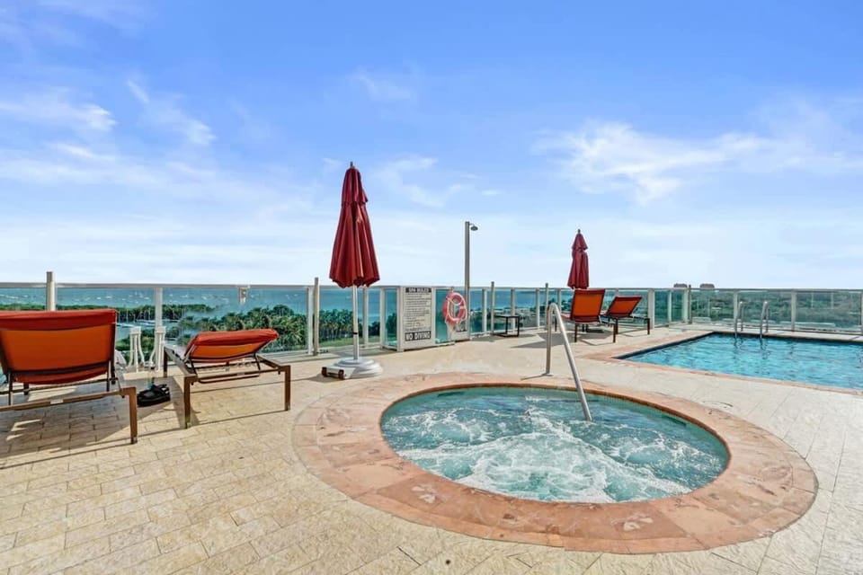 Bay View Retreat at Arya Hotel Coconut Grove Apartment in Coconut Grove