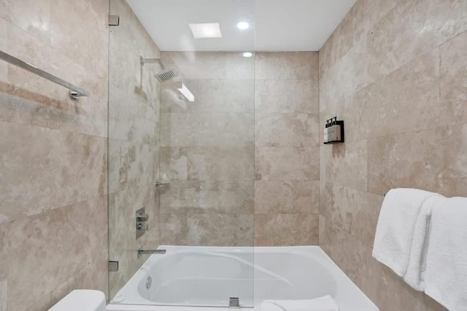 Bay View Retreat at Arya Hotel Coconut Grove Apartment in Coconut Grove