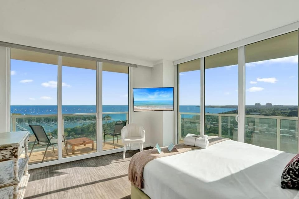 1BR apartment at the Arya Amazing bay views Apartment in Coconut Grove