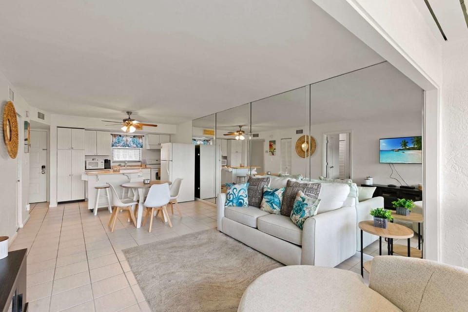 Prime Marco Island Condo Close to the Beach Apartment in Marco Island