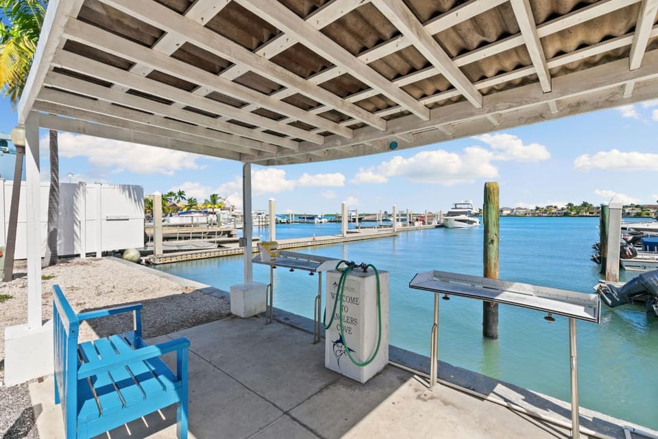 Prime Marco Island Condo Close to the Beach Apartment in Marco Island