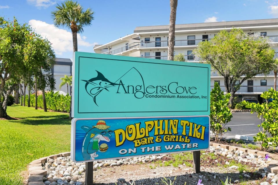 Prime Marco Island Condo Close to the Beach Apartment in Marco Island