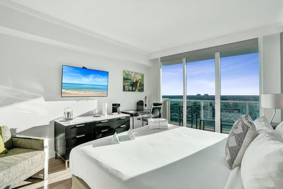 Bay and City View Studio at The Arya Apartment in Coconut Grove