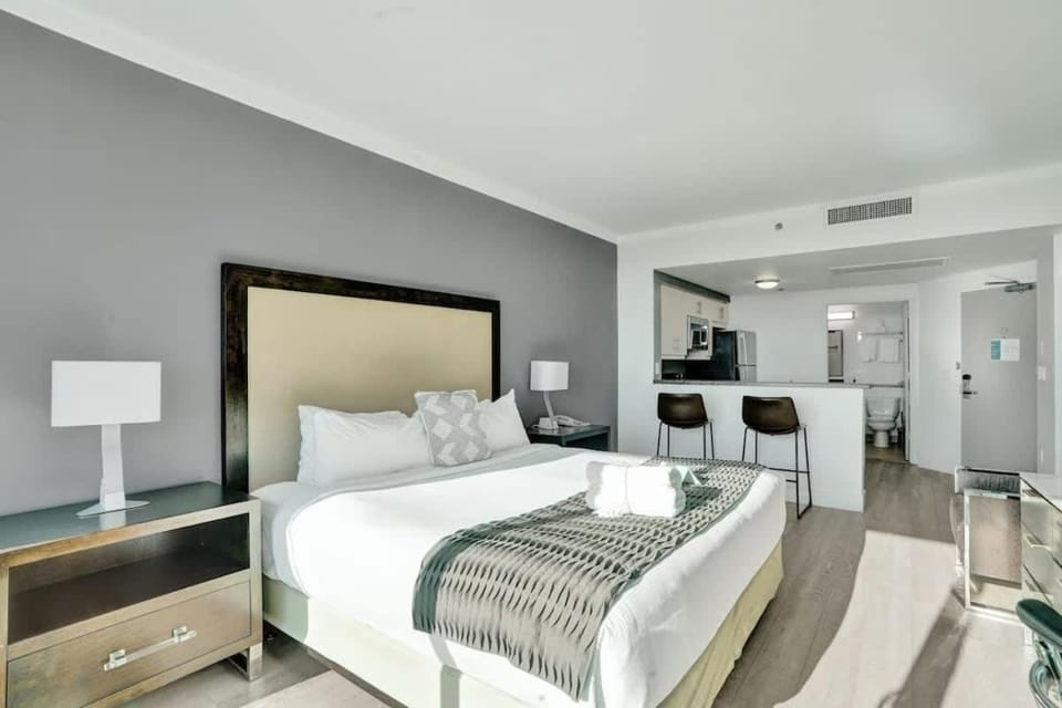 Coconut Grove Getaway Stylish Studio w Views Apartment in Coconut Grove