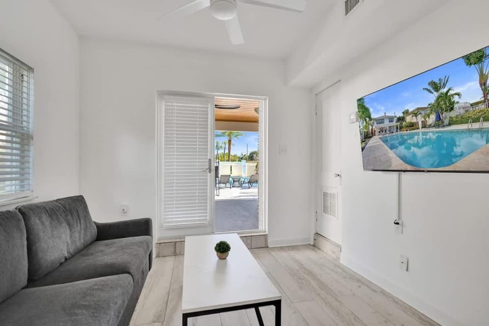 Modern 1BR Retreat with Pool at Lake Worth Apartment in Lake Worth