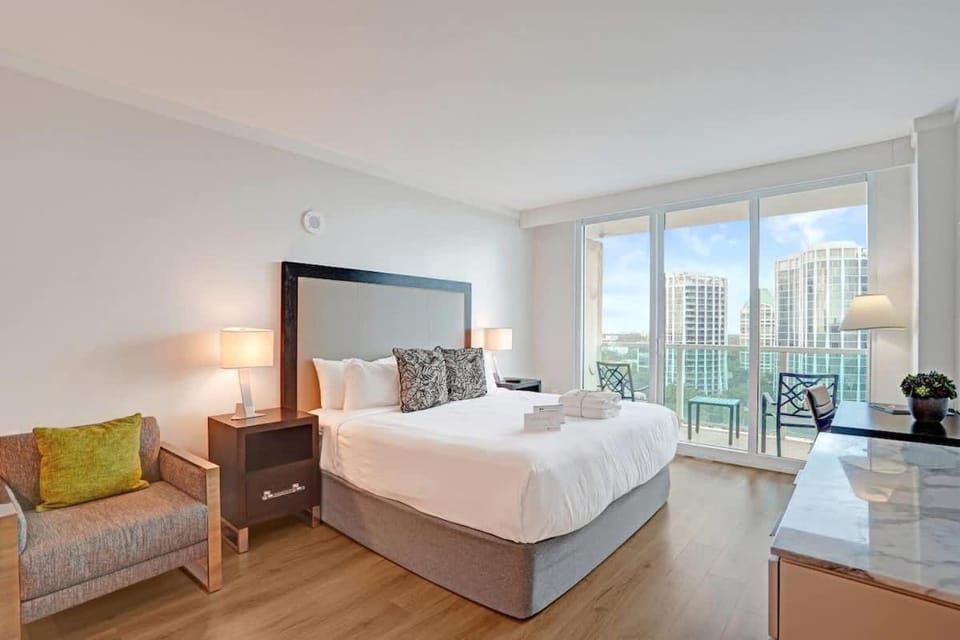 Studio with Bay and City View at The Arya Apartment in Coconut Grove