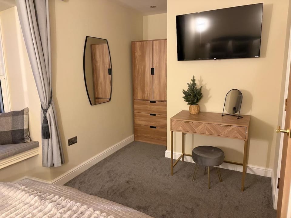 Corner House, newly refurbished, Dunning Apartment in Scotland