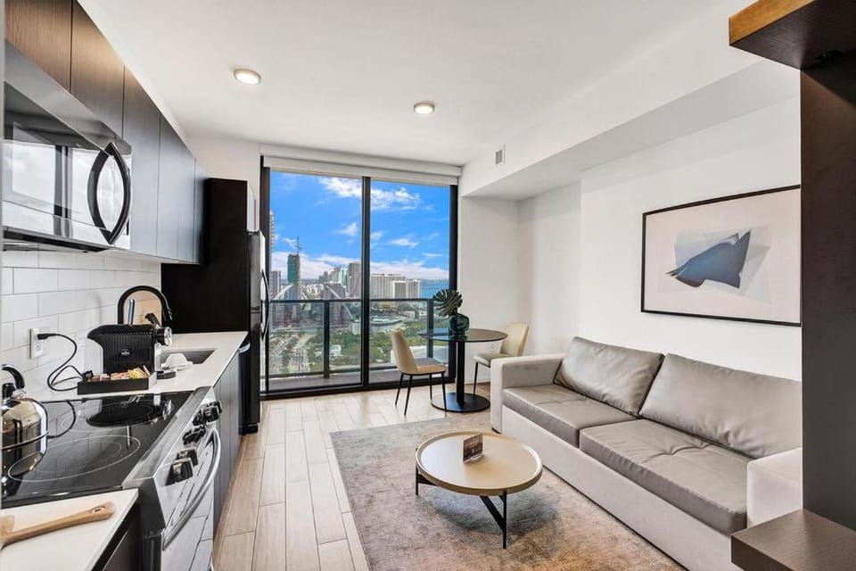 Luxury Miami Studio with Balcony Apartment in Miami