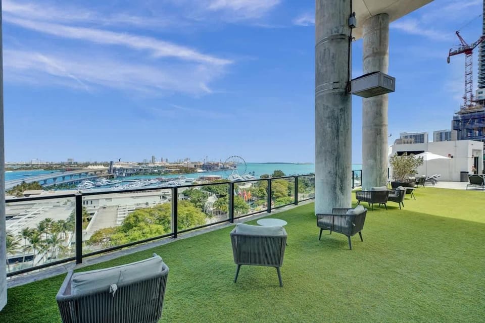 Luxury Miami Studio with Balcony Apartment in Miami