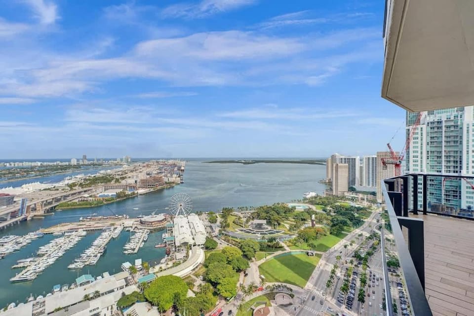 Miami Lux 1BR 47th Floor w Balcony Apartment in Miami