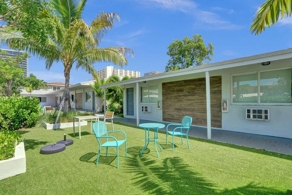Pelican Cove 1BR with Full Kitchen Den and Patio Apartment in Pompano Beach