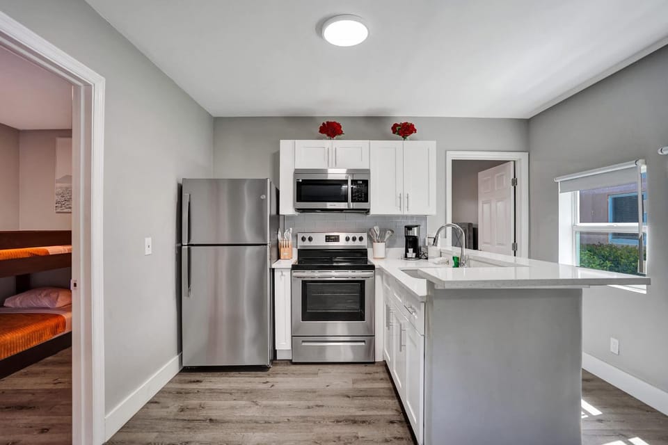 Pelican Cove 1BR with Full Kitchen Den and Patio Apartment in Pompano Beach