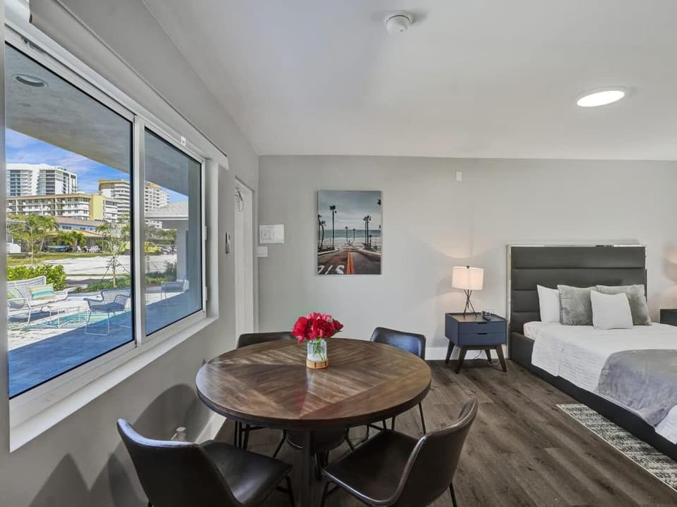 Pelican Studio with Private Patio in Pompano area Apartment in Pompano Beach