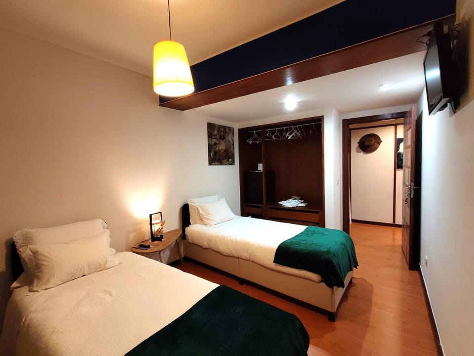 Bed, TV and multimedia, Photo of the whole room, Bedroom, wardrobe