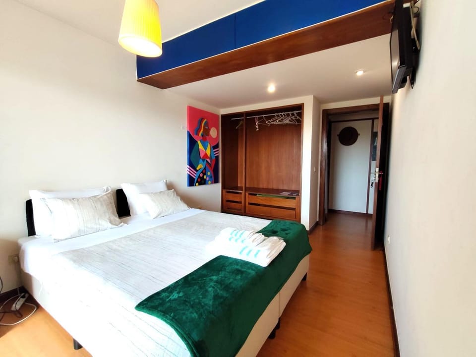 Communal lounge/ TV room, Bed, TV and multimedia, Photo of the whole room, Bedroom, wardrobe, elevator
