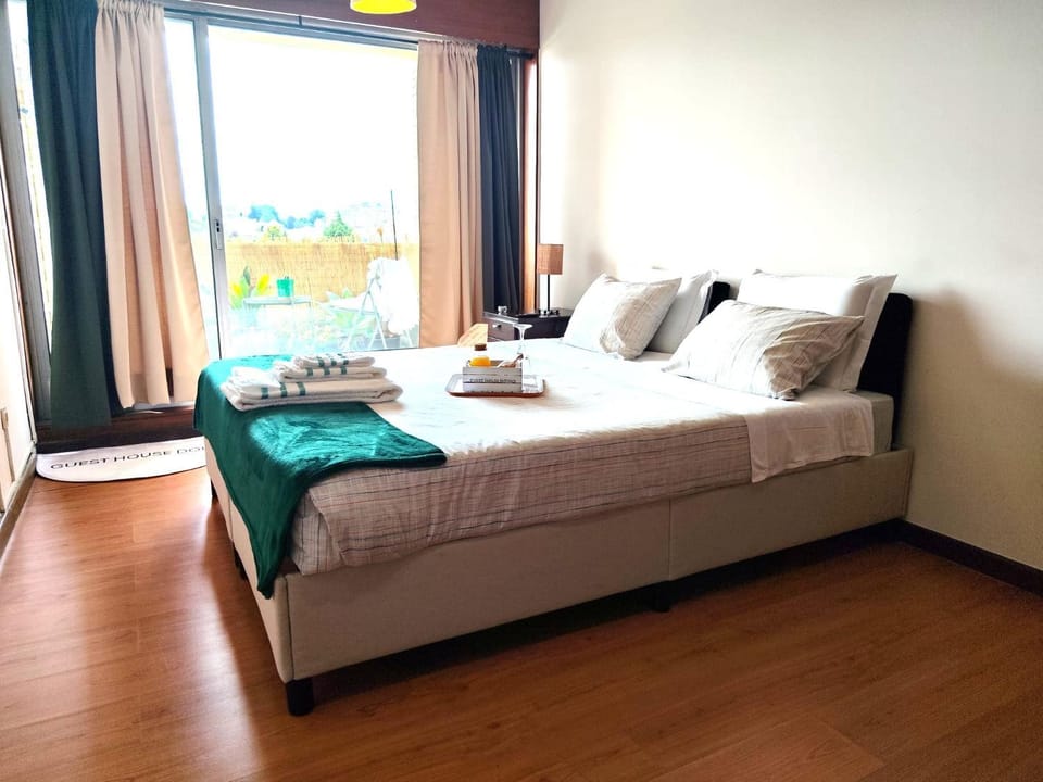 Bed, Balcony/Terrace, Photo of the whole room, Bedroom, flat iron, toaster, toaster, towels
