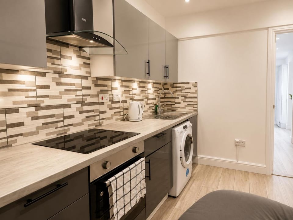 Kitchen or kitchenette, washing machine