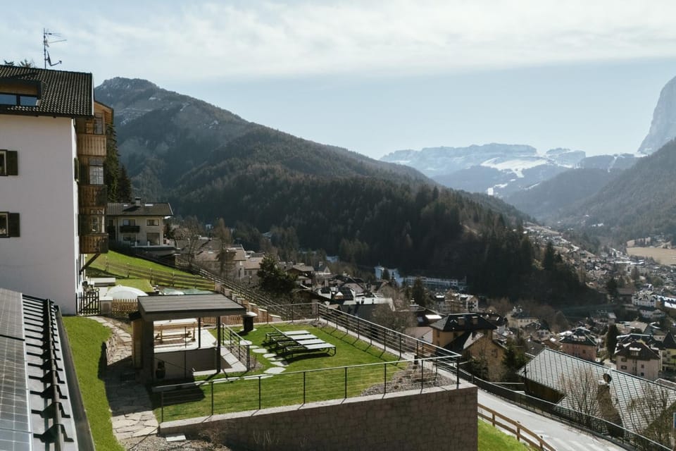 Property building, Spring, Mountain view