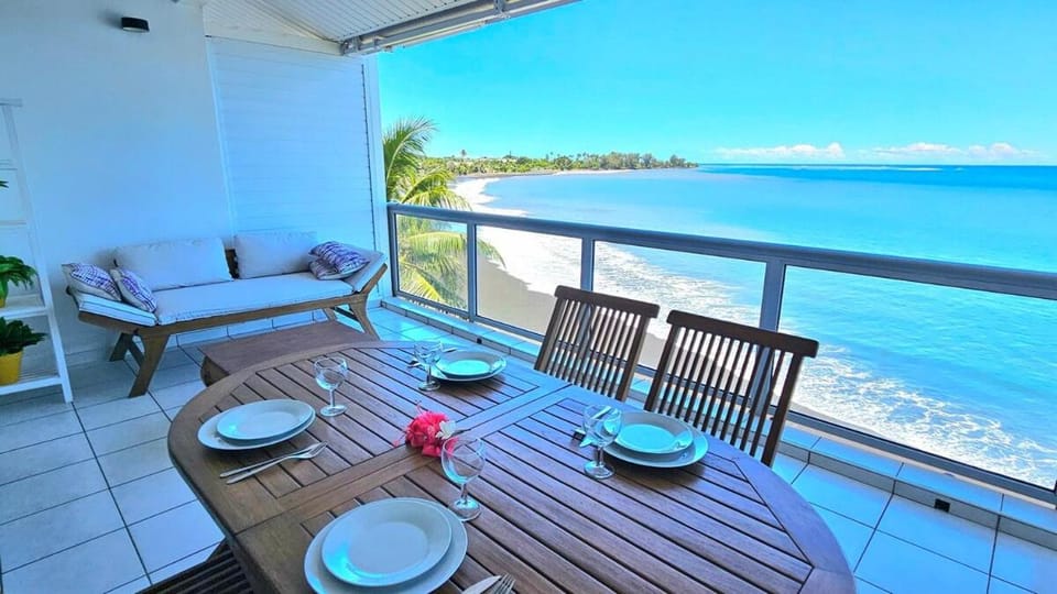 Spacious apartment, beach access, parking, wifi Apartment in Fa'a'ā