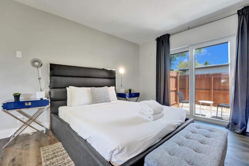 Pelican Cove Studio w Full Kitchen and Patio Apartment in Pompano Beach