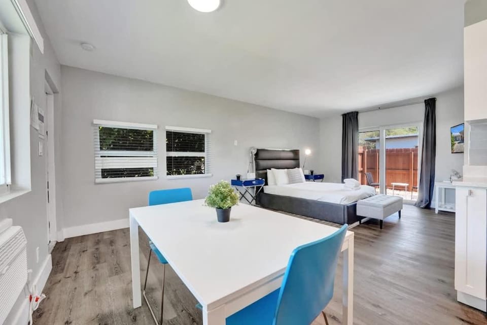 Pelican Cove Studio w Full Kitchen and Patio Apartment in Pompano Beach