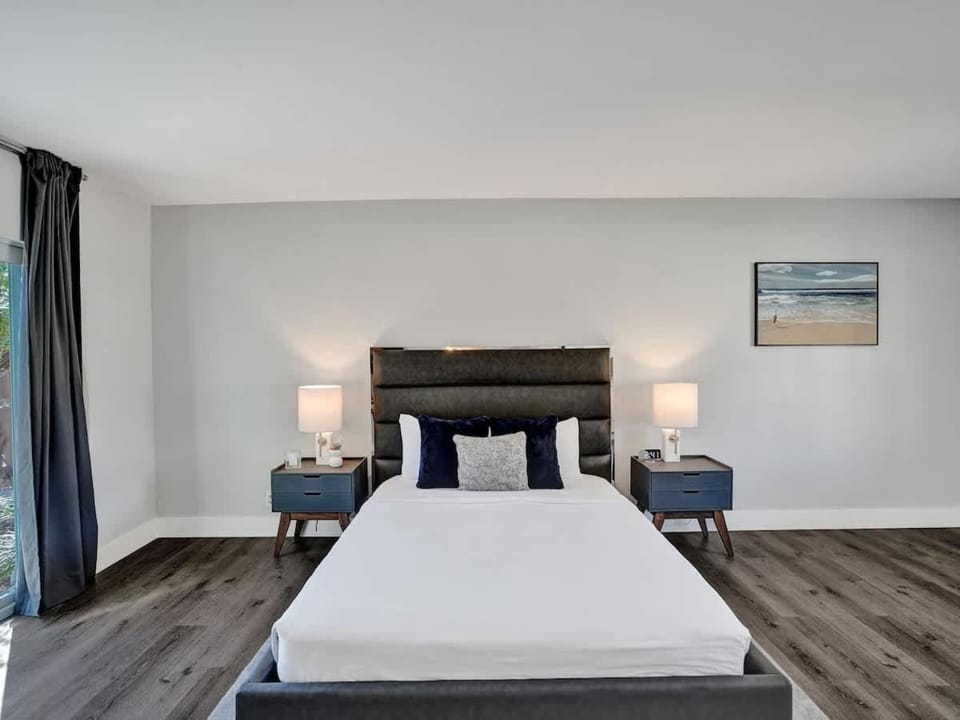 Pelican Studio with Full Kitchen and Patio Apartment in Pompano Beach
