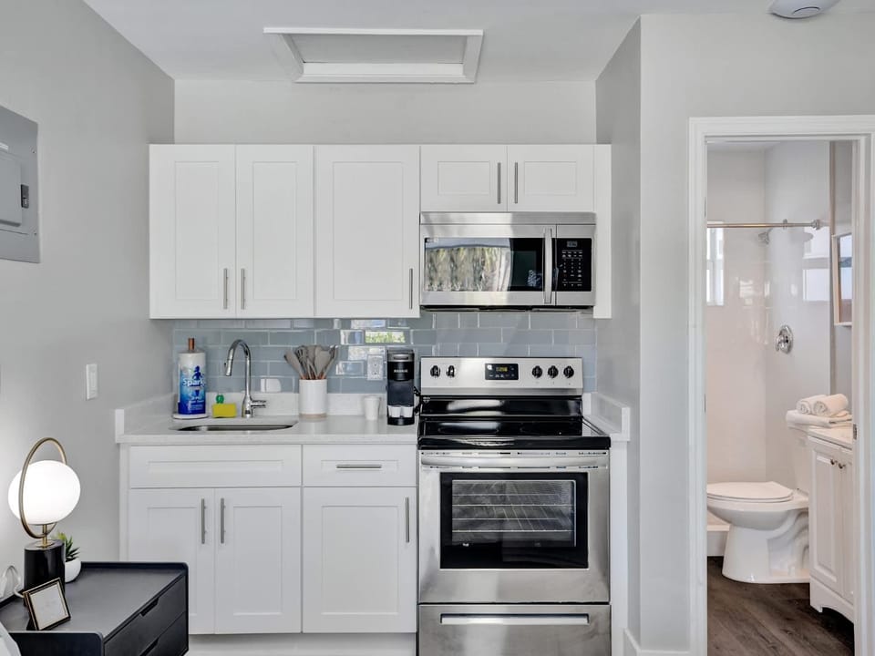 Pelican Studio with Full Kitchen in Pompano Apartment in Pompano Beach