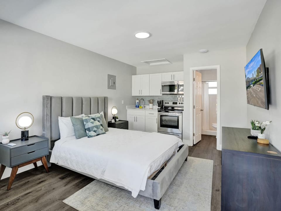 Pelican Studio with Full Kitchen in Pompano Apartment in Pompano Beach