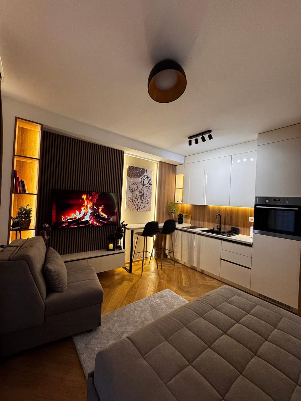 TV and multimedia, Kitchen or kitchenette, Living room