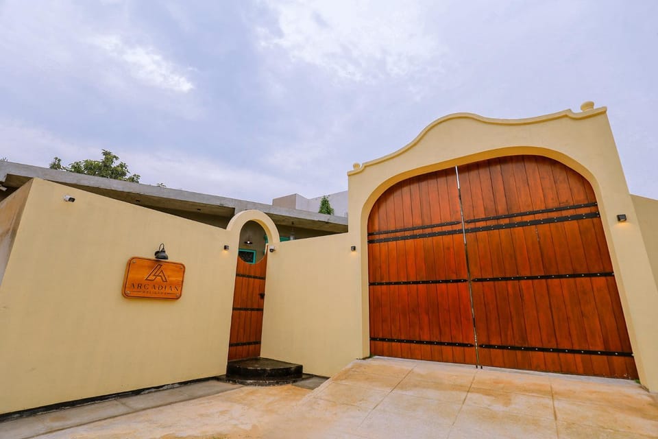 Facade/entrance