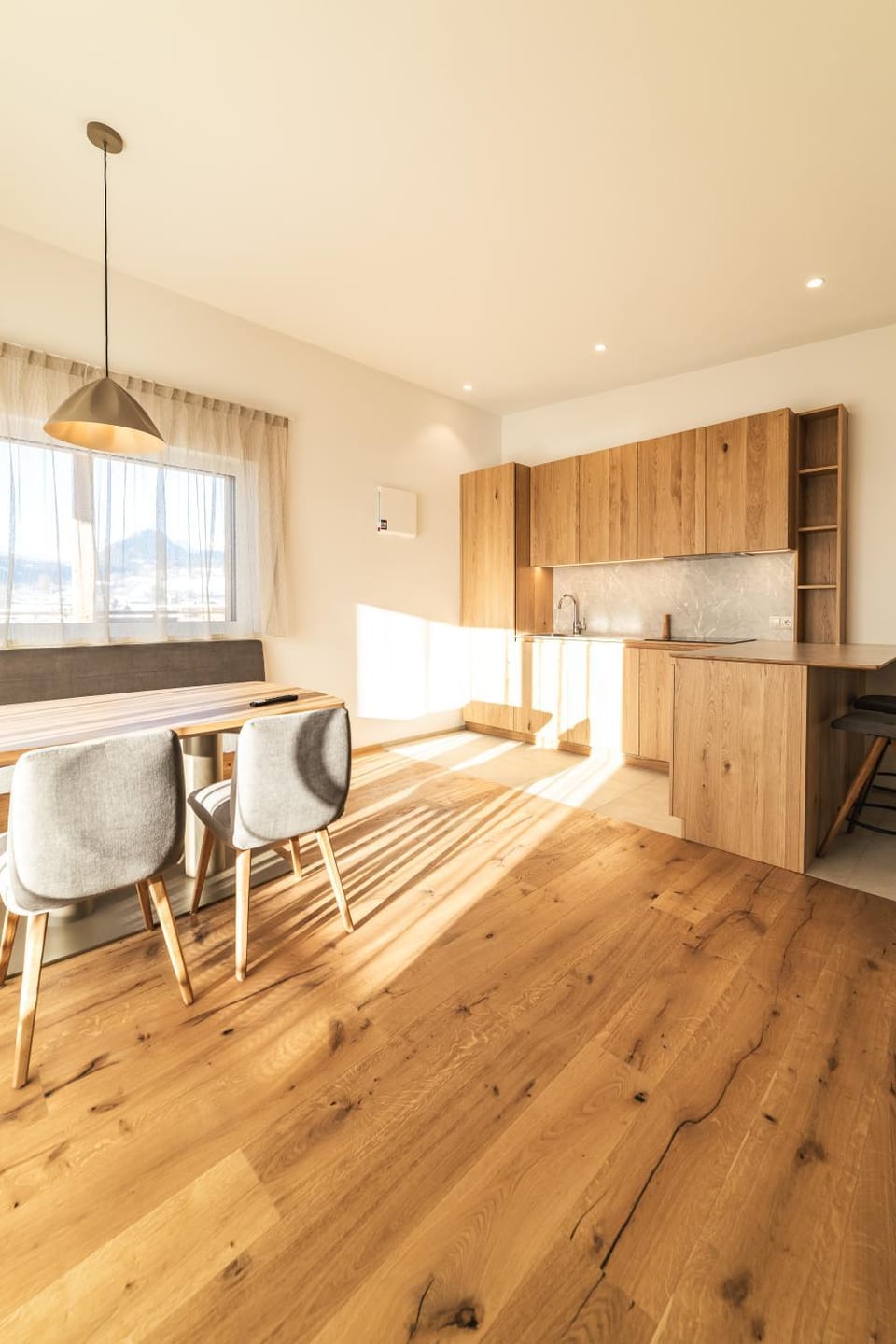 Kitchen or kitchenette, Dining area, stove