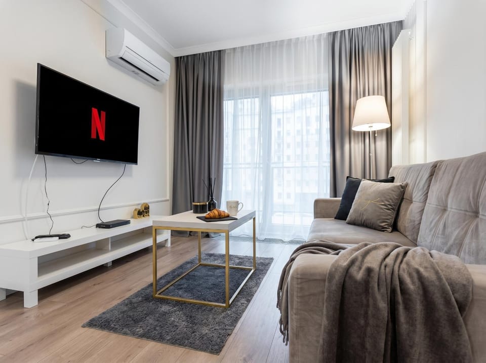 Communal lounge/ TV room, TV and multimedia, Living room, Seating area, Evening entertainment, air conditioner