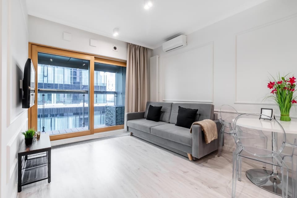 Communal lounge/ TV room, TV and multimedia, Living room, Seating area, Dining area, Evening entertainment, air conditioner